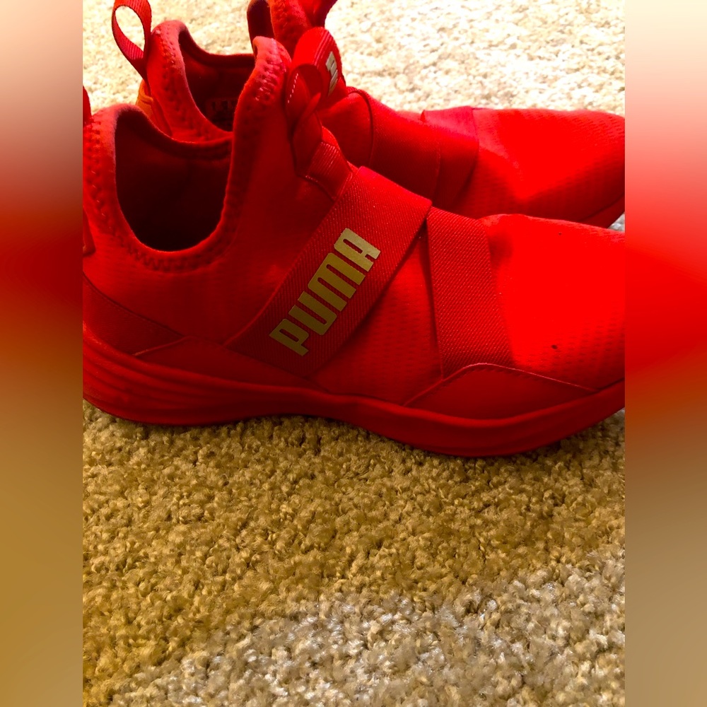Puma women’s High Risk Red-team Gold      
Fabric
Rubber
Rubber
Pull On